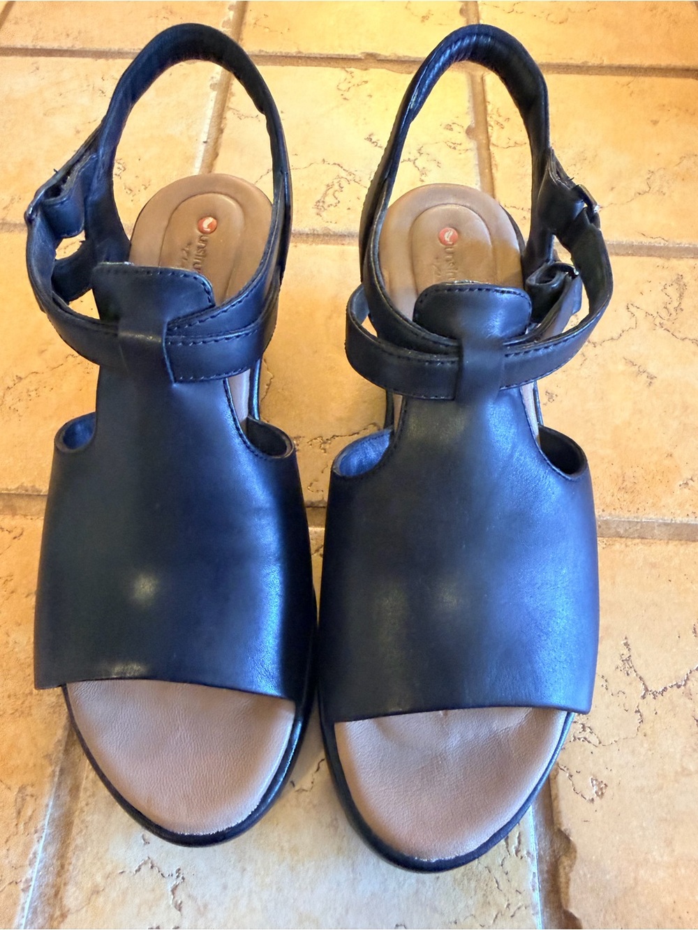 Clarks Unstructured Black Leather T-Strap Slingback Sandals